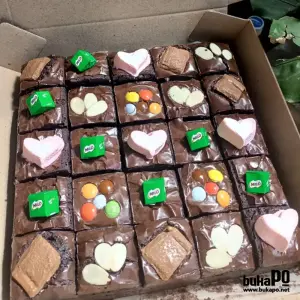 FUDGY BROWNIES FULL TOPING Crave Cake