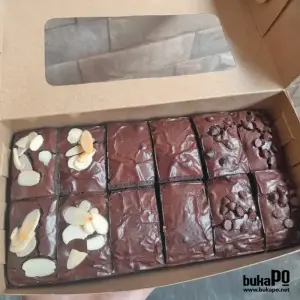 FUDGY BROWNIES MEDIUM Crave Cake