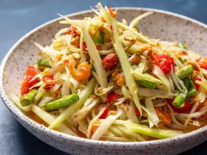 20210928-Som-Tum-Thai-green-papaya-salad-vicky-wasik-27-9e282292baea439d81ee86643763c86c