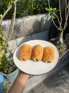 CROISSANT COKLAT Pagi Hari Bakery