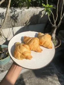 CROISSANT PLAIN Pagi Hari Bakery